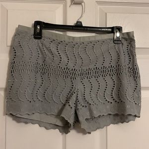 EUC J.Crew Grey Eyelet Lace Scalloped Cotton Shorts, size 8